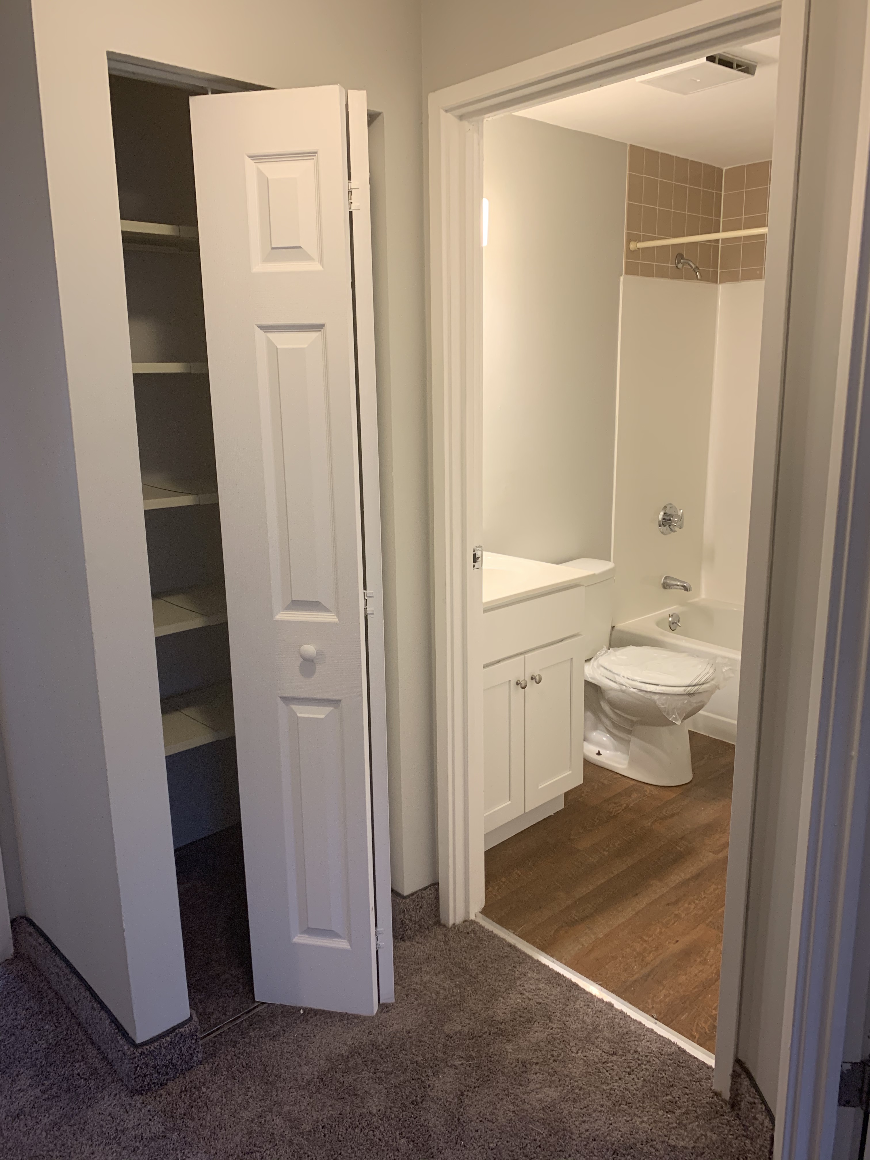 Three Bedroom Riverboat Village Apartments