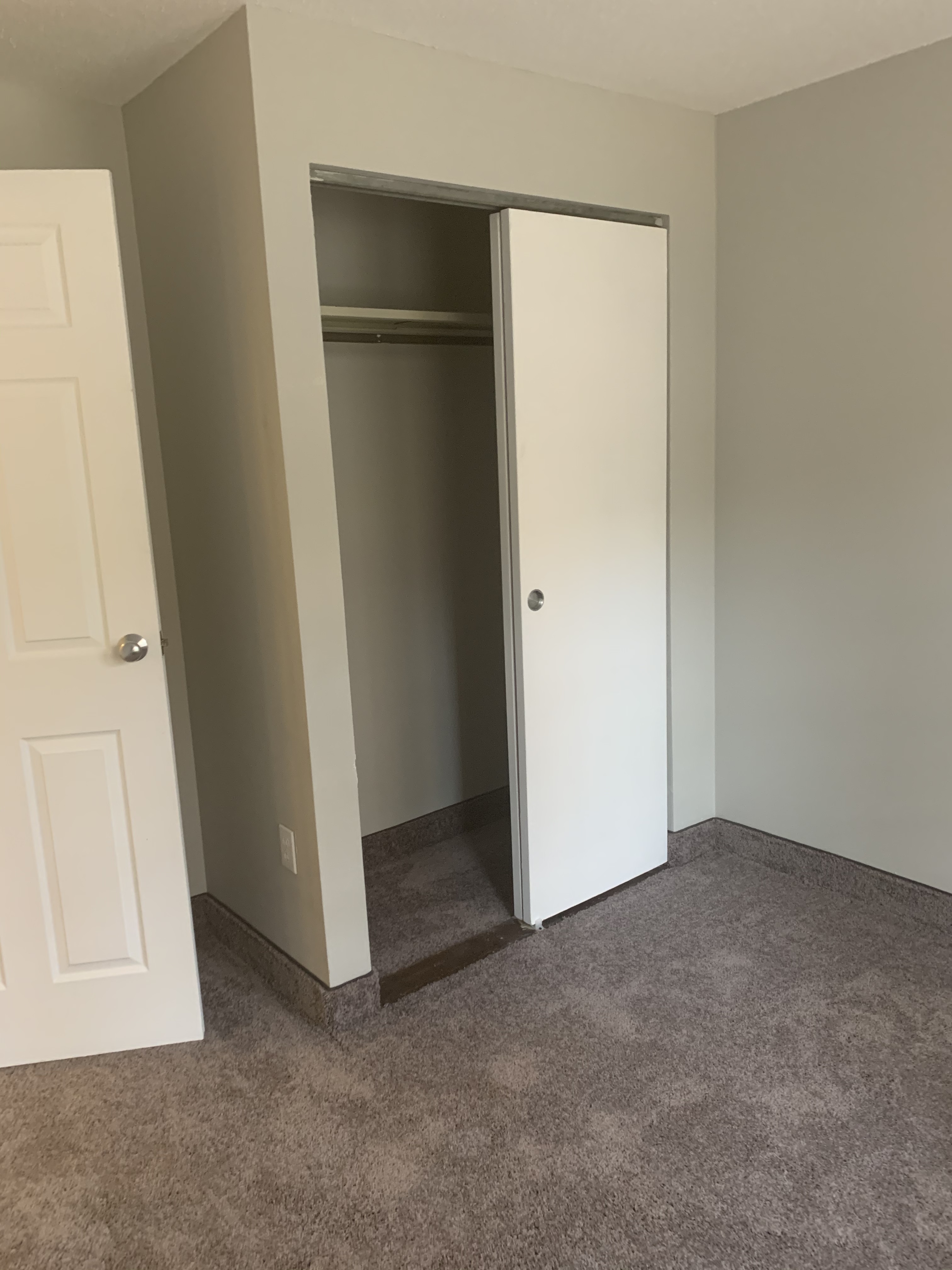 Three Bedroom Riverboat Village Apartments