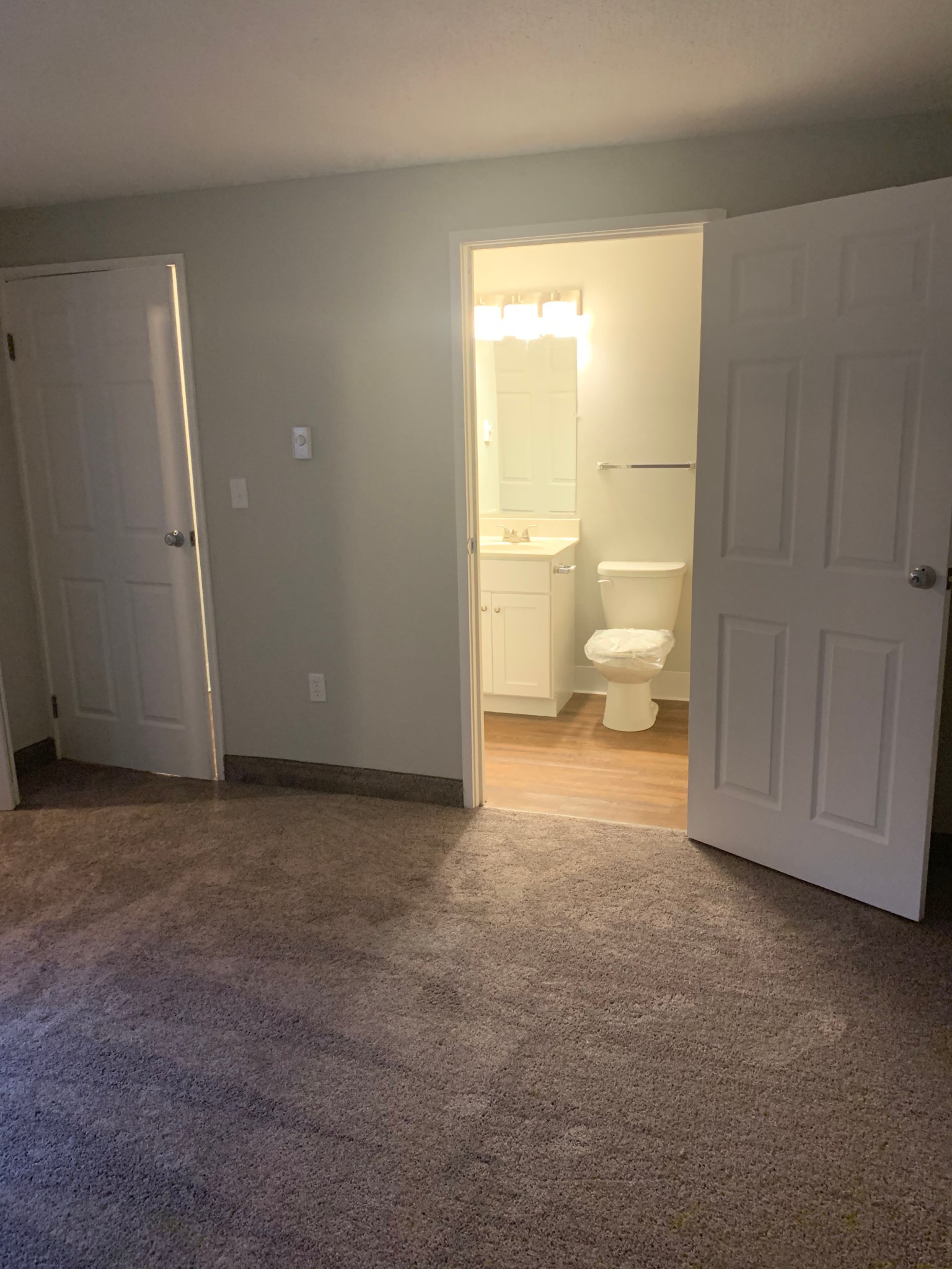 Two Bedroom 1st Floor Riverboat Village Apartments